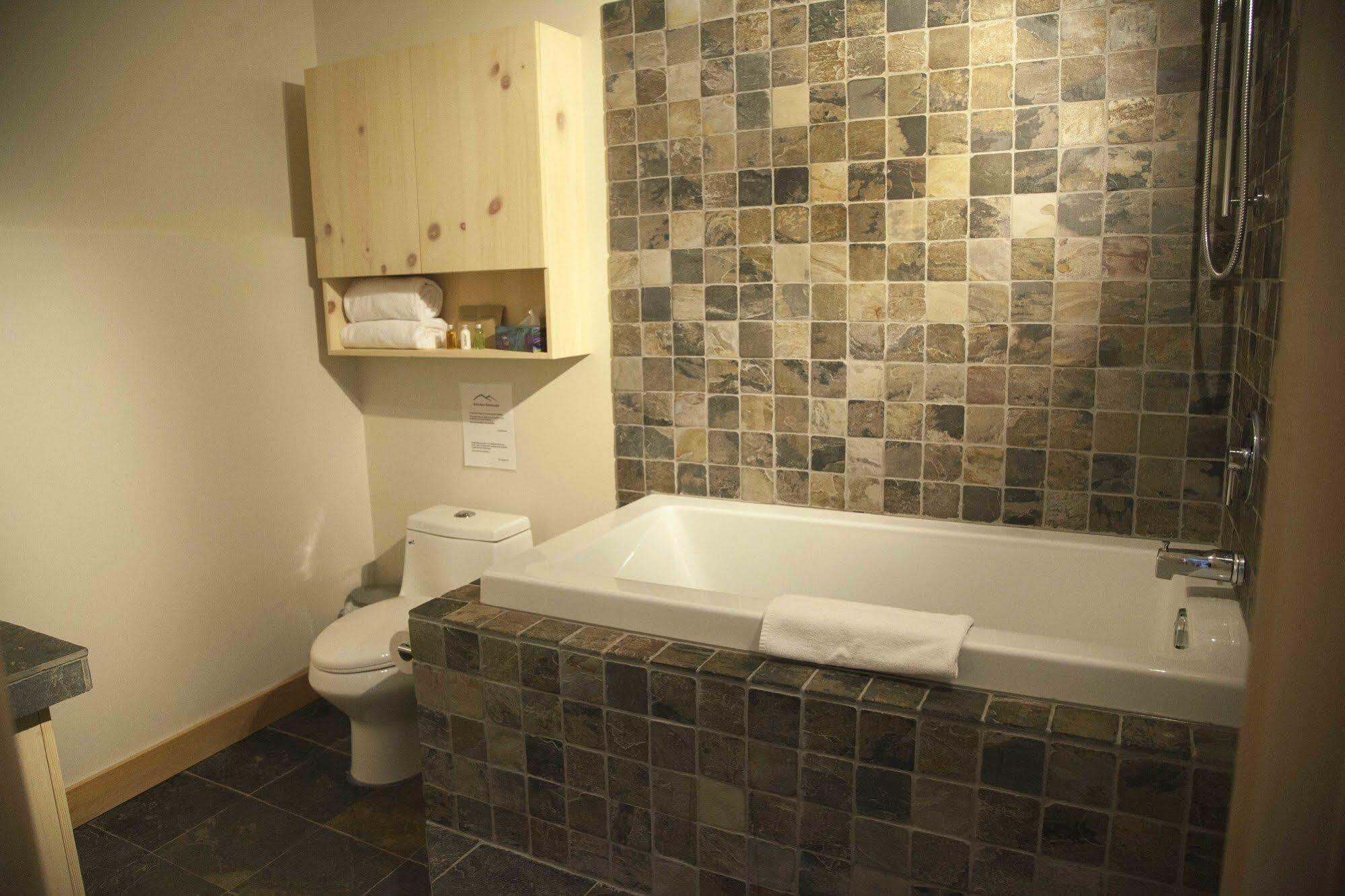 Éco Spa Highland Grenville-Sur-La-Rouge Esterno foto