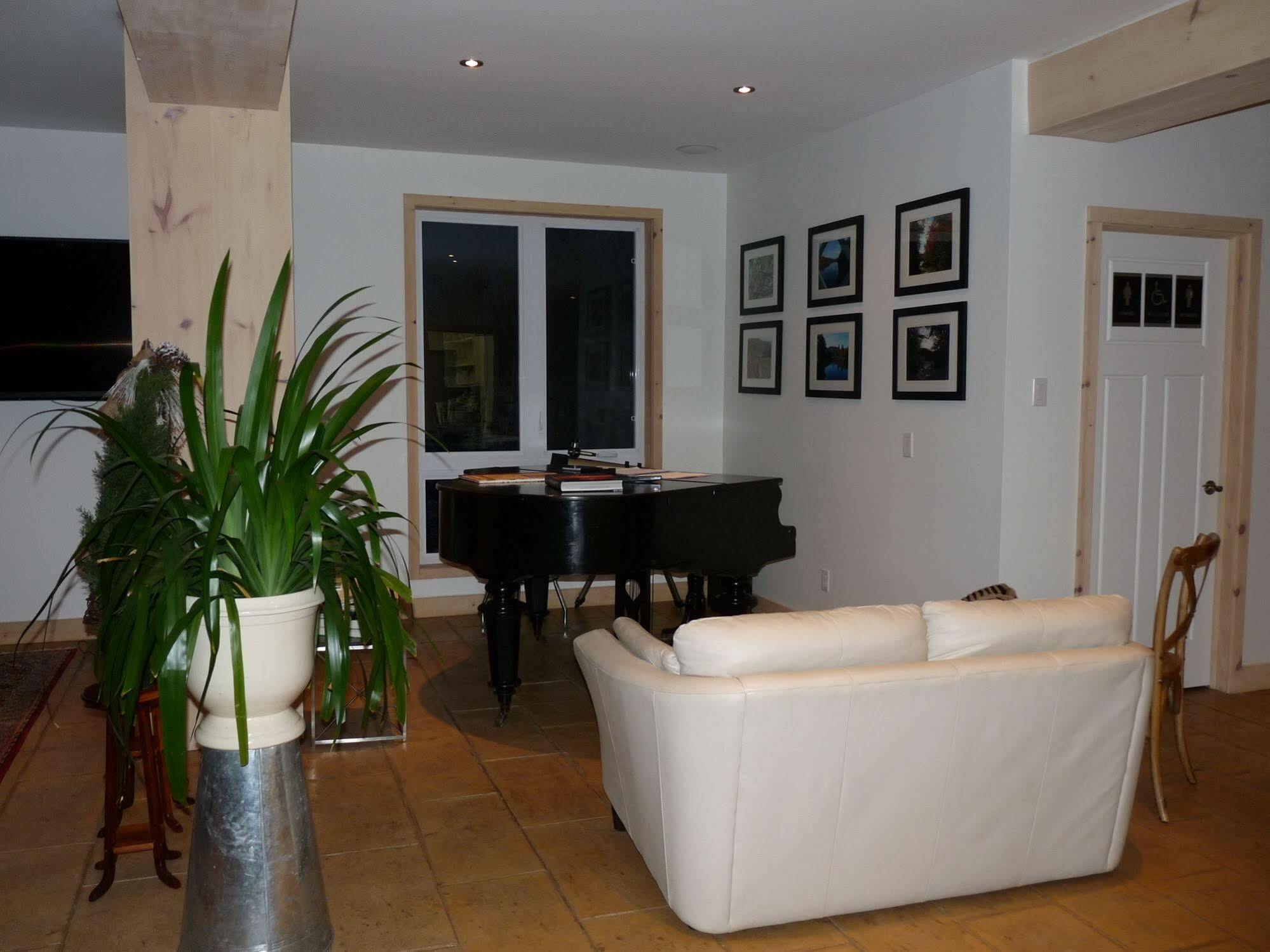 Éco Spa Highland Grenville-Sur-La-Rouge Esterno foto